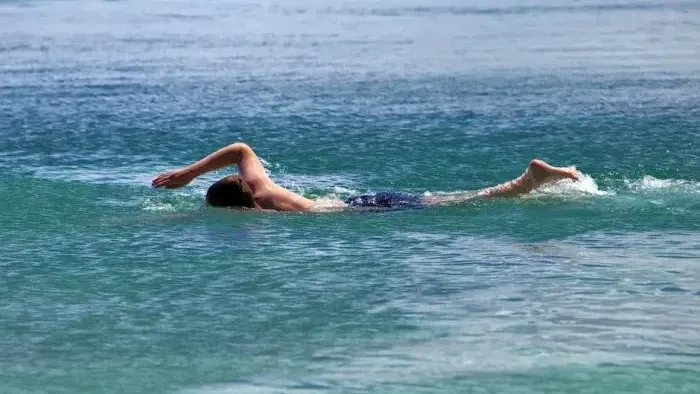 127-170237-can-take-bath-after-eating-swimming_700x400