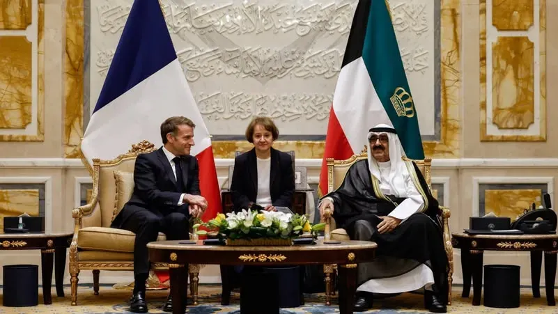 The French president begins a Gulf tour to sign “economic and defense partnerships”