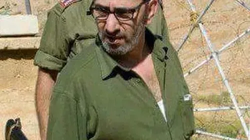 2 - كما ظهر في طيارة من ورق