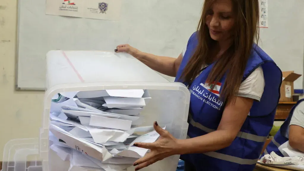 2000 Parliamentary Elections: Limited Changes Amid Major Regional Shifts