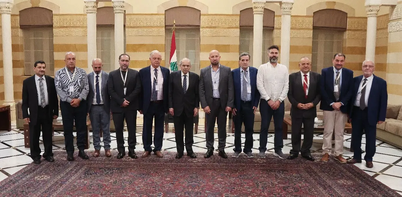 رهان لبناني على احتواء التوتر الإقليمي.. وتسليح حزب الله يقتصر على المتفجرات والمسيَّرات