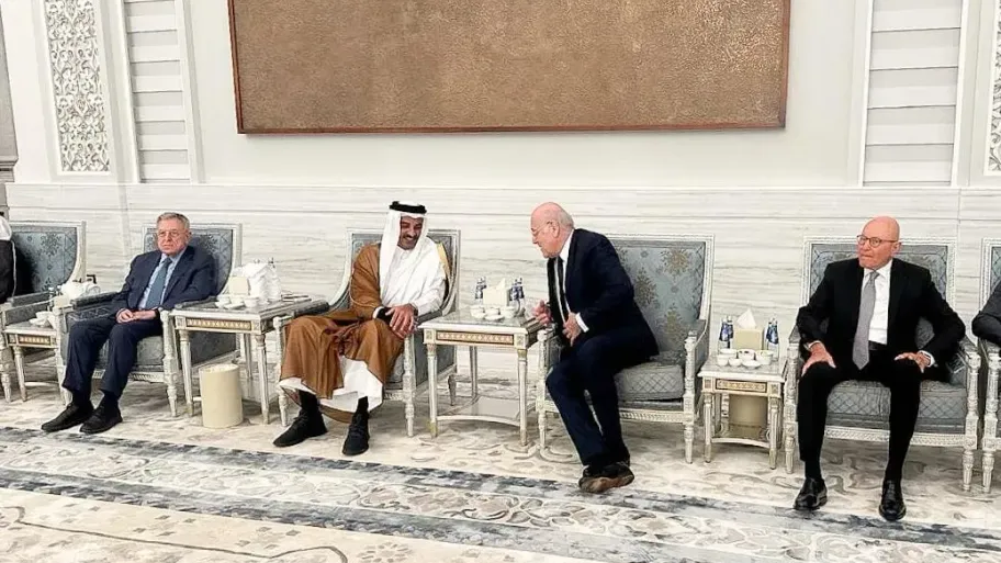 الرؤساء السنيورة وسلام وميقاتي يقدمون العزاء للشيخ تميم