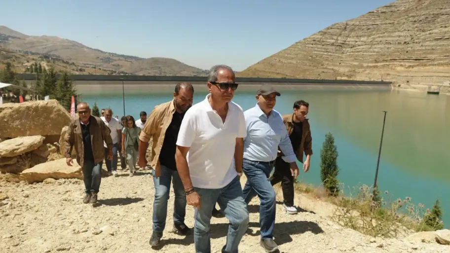 الوزير الصدي خلال جولته في بحيرة شبروح