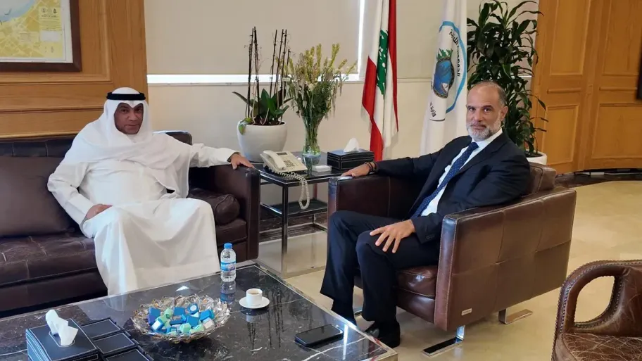 الوزير رسامني خلال لقائه السفير الكويتي محمد سلطان الشرجي