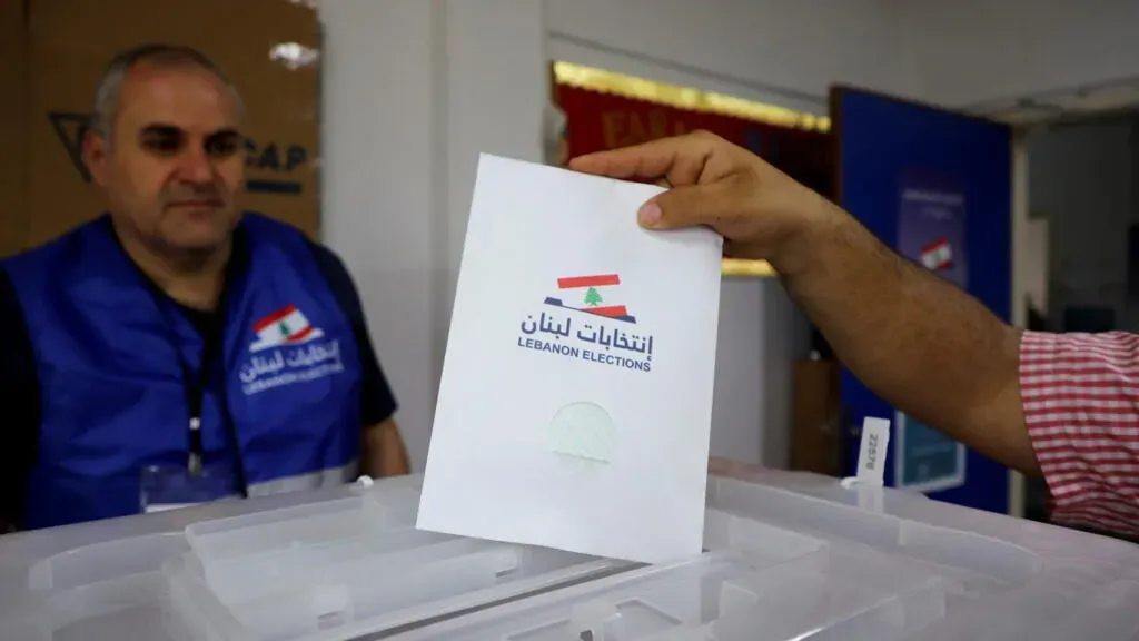 From 1972 to 2000: Did the Lebanese elect change or reproduce the same authority?