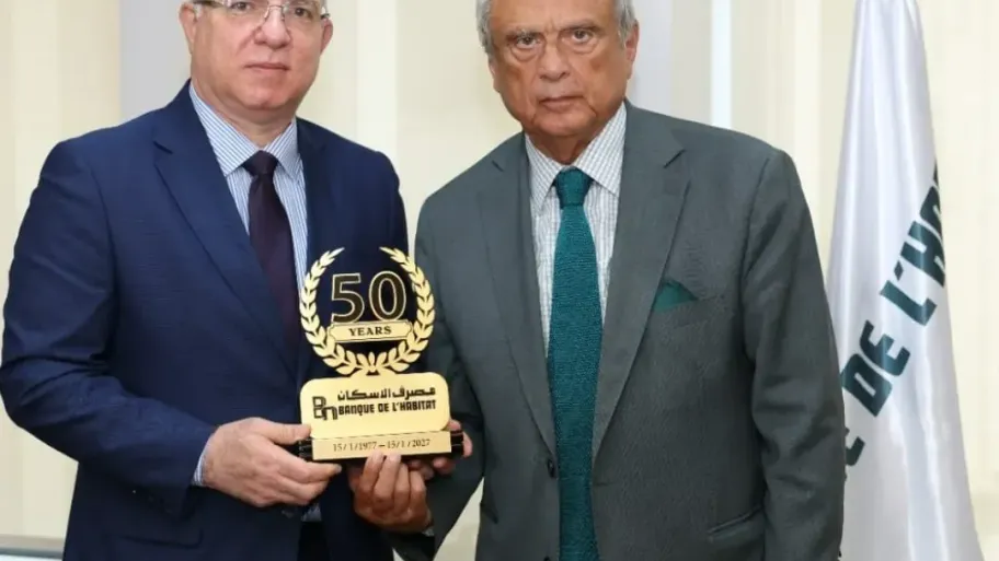 حبيب يقدم اليوبيل الذهبي لمصرف الإسكان للوزير حيدر