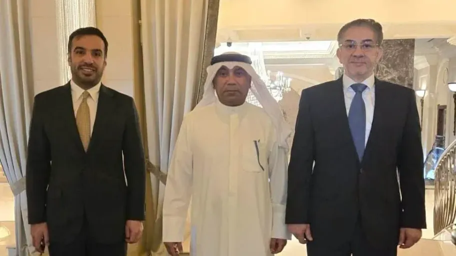 رئيس ايدال د . منيمنة والسفير الشرجي والديين خلال اللقاء